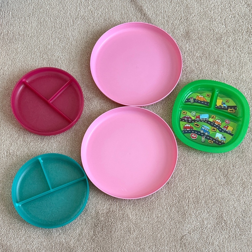 Colorful Kids' Divided Plates Set. 5 plates. 3 small and 2 big. Babies. Toddlers